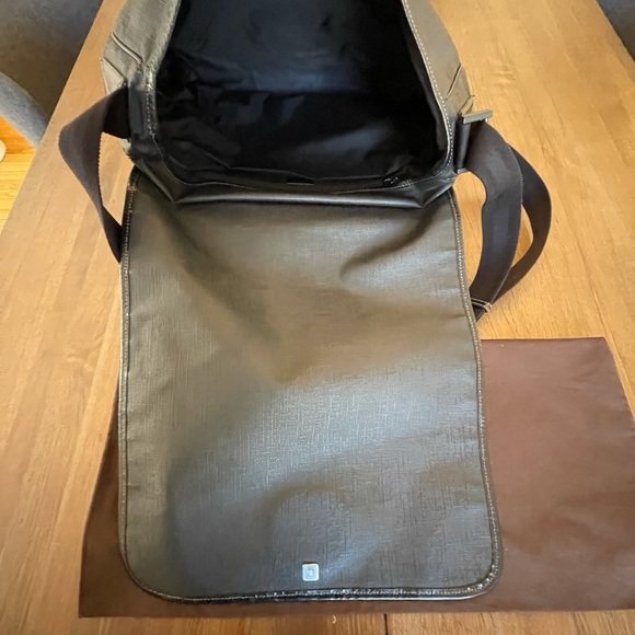 GUCCI 🔥Coated Canvas Interlocking G Monogram Large Flap Messenger Bag - Picture 10 of 16